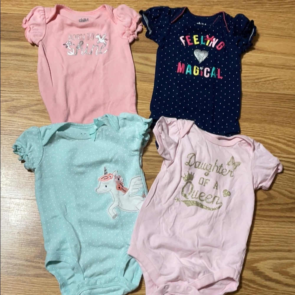 Bundle of 4 baby onsies